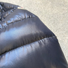 Load image into Gallery viewer, Moncler Mounier Navy Size 5
