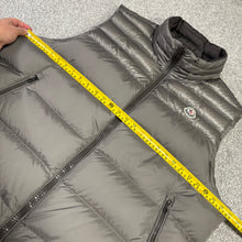 Load image into Gallery viewer, Moncler Dupres Gilet Grey Size 7
