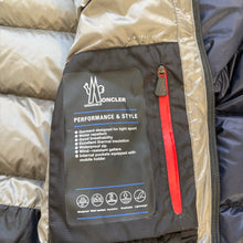 Load image into Gallery viewer, Moncler Grenoble Hintertux Navy Size 4
