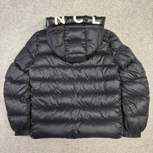 Load image into Gallery viewer, Moncler Salzman Black Size 3
