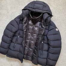 Load image into Gallery viewer, Moncler Brique Navy Size 4
