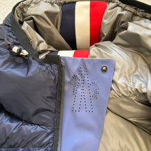 Load image into Gallery viewer, Moncler Grenoble Hintertux Navy Size 4
