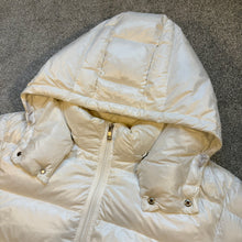 Load image into Gallery viewer, Moncler Bramant White Size 6
