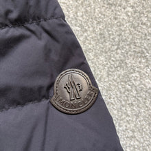 Load image into Gallery viewer, Moncler Delion Navy Size 3
