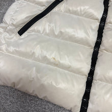 Load image into Gallery viewer, Moncler Bady White Age 14
