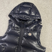 Load image into Gallery viewer, Moncler Lacet Gilet Navy Size 3
