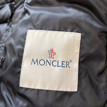 Load image into Gallery viewer, Moncler Forbin Black Size 4
