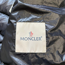 Load image into Gallery viewer, Moncler Gui Gilet Navy Size 4
