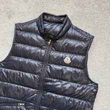 Load image into Gallery viewer, Moncler Gui Gilet Navy Size 4
