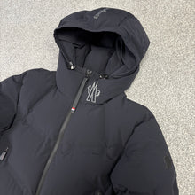 Load image into Gallery viewer, Moncler Grenoble Arcesaz Black Size 1
