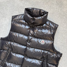 Load image into Gallery viewer, Moncler Tib Gilet Black Size 4
