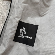 Load image into Gallery viewer, Moncler Grenoble Vieille Black Size 4
