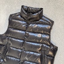 Load image into Gallery viewer, Moncler Tib Gilet Black Size 6
