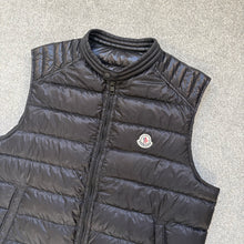 Load image into Gallery viewer, Moncler Arves Gilet Black Size 5
