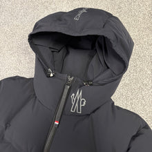 Load image into Gallery viewer, Moncler Grenoble Arcesaz Black Size 1
