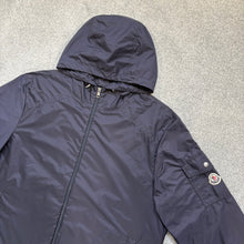 Load image into Gallery viewer, Moncler Etiache Navy Size 5
