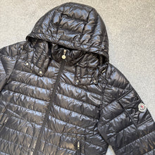 Load image into Gallery viewer, Moncler Lauros Black Size 4
