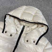 Load image into Gallery viewer, Moncler Bady White Age 14
