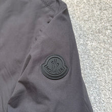 Load image into Gallery viewer, Moncler Timor Black Size 4
