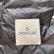 Load image into Gallery viewer, Women’s Moncler Liane Gilet Black Size 2

