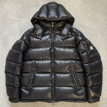 Load image into Gallery viewer, Moncler Maya Black Size 5
