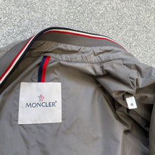 Load image into Gallery viewer, Moncler Albert Grey Size 4
