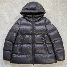 Load image into Gallery viewer, Women’s Moncler Seritte Black Size 3
