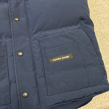 Load image into Gallery viewer, Canada Goose Freestyle Gilet Navy Size Small
