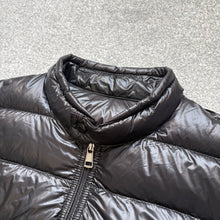 Load image into Gallery viewer, Moncler Acorus Black Size 3
