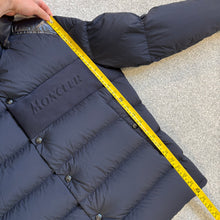 Load image into Gallery viewer, Moncler Aubrac Navy Size 3
