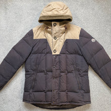 Load image into Gallery viewer, Moncler Beaumont Beige &amp; Navy Size 5
