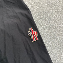 Load image into Gallery viewer, Moncler Grenoble Vieille Black Size 4
