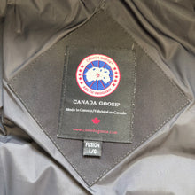 Load image into Gallery viewer, Canada Goose Carson Black Size Large
