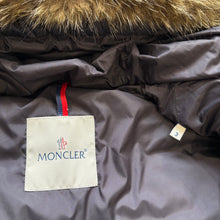 Load image into Gallery viewer, Moncler Byron Navy Size 3
