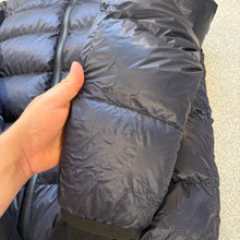 Load image into Gallery viewer, Moncler Grenoble Hintertux Navy Size 4
