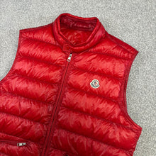 Load image into Gallery viewer, Moncler Gui Gilet Red Size 6
