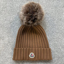 Load image into Gallery viewer, Women’s Moncler Pom-Pom Beanie Beige SzUNI
