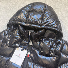 Load image into Gallery viewer, Moncler Cuvellier Black Size 3
