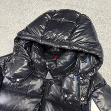 Load image into Gallery viewer, Moncler Corydale Black Size 4
