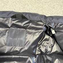 Load image into Gallery viewer, Moncler Almaz Gilet Black &amp; Navy Size 5
