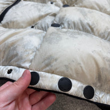 Load image into Gallery viewer, Moncler Grenoble Noussan White Camo Size 3
