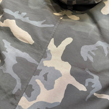 Load image into Gallery viewer, Canada Goose Chateau Parka Black Camo Size Medium
