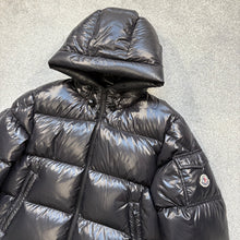 Load image into Gallery viewer, Moncler Ecrins Black Size 5
