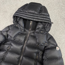 Load image into Gallery viewer, Moncler Pascal Black Size 6
