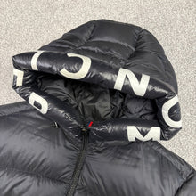 Load image into Gallery viewer, Moncler Salzman Black Size 6
