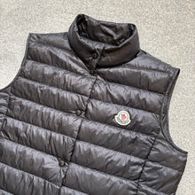 Load image into Gallery viewer, Women’s Moncler Liane Gilet Black Size 3
