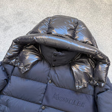 Load image into Gallery viewer, Moncler Aubrac Navy Size 3
