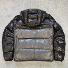 Load image into Gallery viewer, Moncler Harry Black &amp; Grey Size 4
