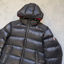 Load image into Gallery viewer, Moncler Grenoble Hintertux Black Size 6
