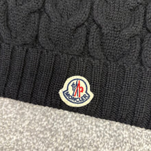 Load image into Gallery viewer, Boy’s Moncler Ribbed Beanie Black Size Large

